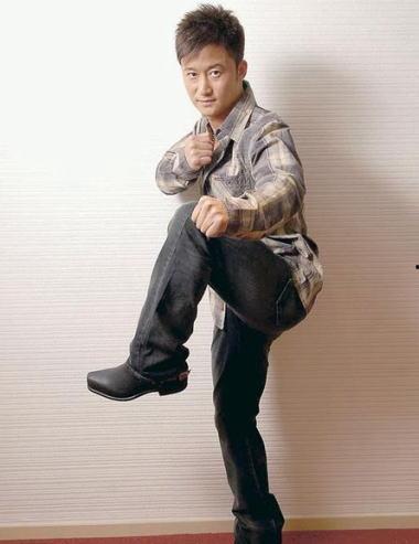 吴京资料个人资料,武术奇才，影视硬汉的奋斗之路